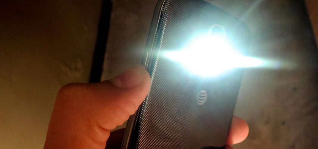 shake the phone to turn on the flashlight on Android